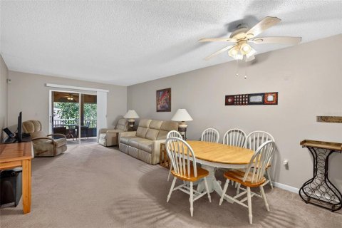 Condo in Ormond Beach, Florida, 2 bedrooms  № 2222955 - photo 9