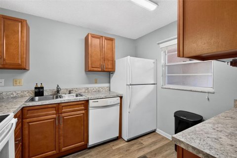 Condo in Ormond Beach, Florida, 2 bedrooms  № 2222955 - photo 8