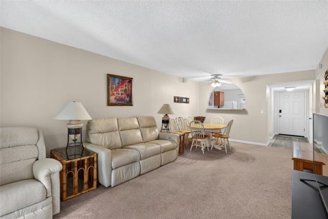 Condo in Ormond Beach, Florida, 2 bedrooms  № 2222955 - photo 10