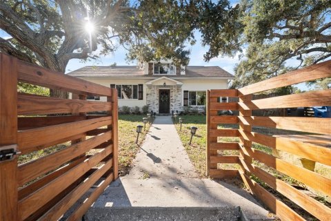 House in Clearwater, Florida 4 bedrooms, 232.63 sq.m. № 2093325 - photo 3