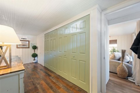 House in Clearwater, Florida 4 bedrooms, 232.63 sq.m. № 2093325 - photo 27