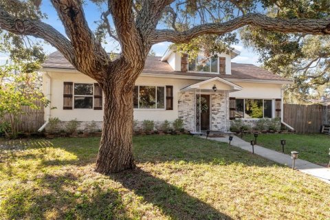House in Clearwater, Florida 4 bedrooms, 232.63 sq.m. № 2093325 - photo 2