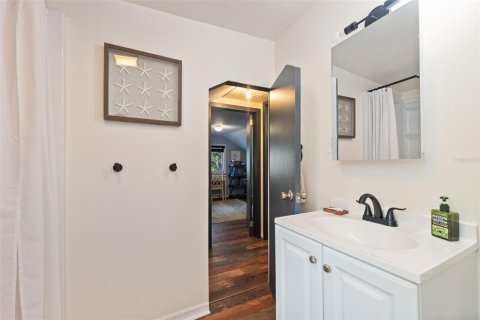 House in Clearwater, Florida 4 bedrooms, 232.63 sq.m. № 2093325 - photo 25