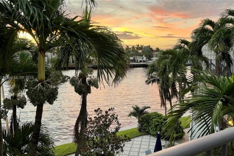 Condominio en venta en Hollywood, Florida, 1 dormitorio, 69.86 m2 № 1938837 - foto 3