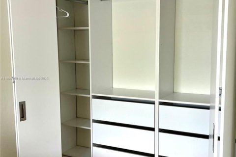Condominio en venta en Hollywood, Florida, 1 dormitorio, 69.86 m2 № 1938837 - foto 11
