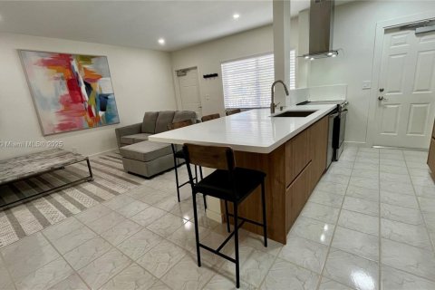Condominio en venta en Hollywood, Florida, 1 dormitorio, 69.86 m2 № 1938837 - foto 8