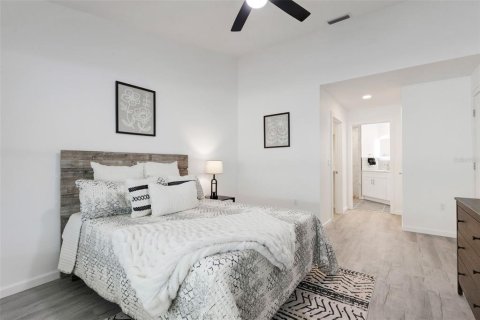 Condo in Venice, Florida, 2 bedrooms  № 2205872 - photo 21