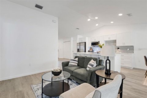 Condo in Venice, Florida, 2 bedrooms  № 2205872 - photo 17