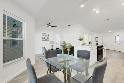 Condo in Venice, Florida, 2 bedrooms  № 2205872 - photo 15