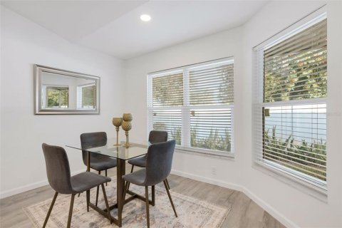 Condo in Venice, Florida, 2 bedrooms  № 2205872 - photo 13