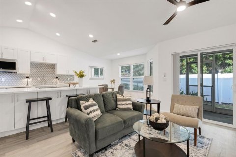 Condo in Venice, Florida, 2 bedrooms  № 2205872 - photo 18
