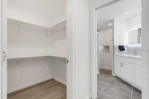 Condo in Venice, Florida, 2 bedrooms  № 2205872 - photo 23