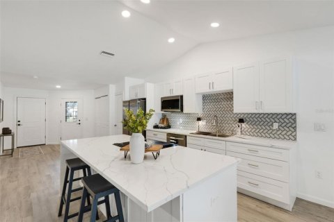 Condo in Venice, Florida, 2 bedrooms  № 2205872 - photo 12