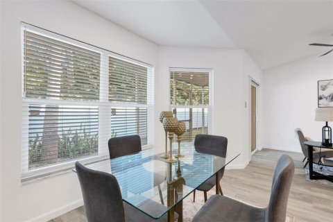 Condo in Venice, Florida, 2 bedrooms  № 2205872 - photo 14