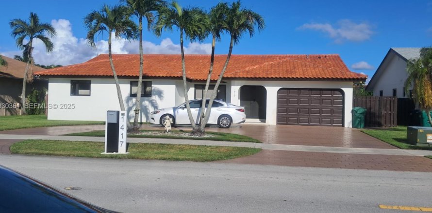 Дом в Майами, Флорида 4 спальни, 227.61м2 № 1990036