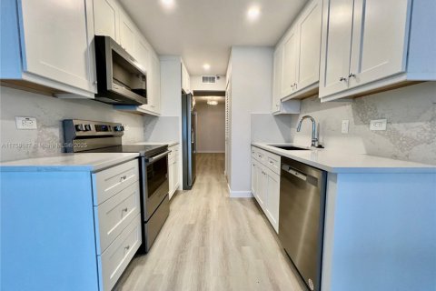 Condominio en venta en Hollywood, Florida, 1 dormitorio, 110.55 m2 № 1692610 - foto 1