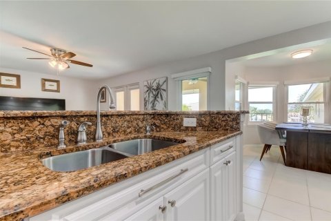 Condo in Saint Petersburg, Florida, 2 bedrooms  № 1883573 - photo 22