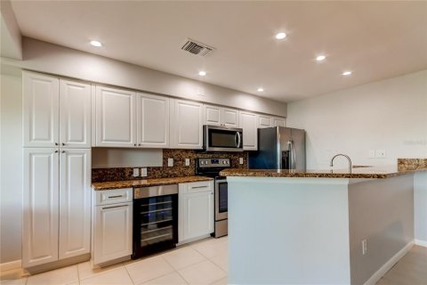 Condo in Saint Petersburg, Florida, 2 bedrooms  № 1883573 - photo 16