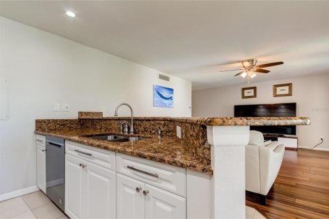 Condo in Saint Petersburg, Florida, 2 bedrooms  № 1883573 - photo 21