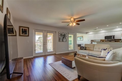 Condo in Saint Petersburg, Florida, 2 bedrooms  № 1883573 - photo 6