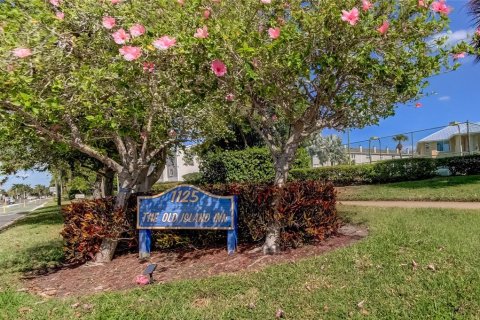 Condo in Saint Petersburg, Florida, 2 bedrooms  № 1883573 - photo 2