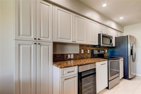 Condo in Saint Petersburg, Florida, 2 bedrooms  № 1883573 - photo 17
