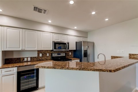 Condo in Saint Petersburg, Florida, 2 bedrooms  № 1883573 - photo 15