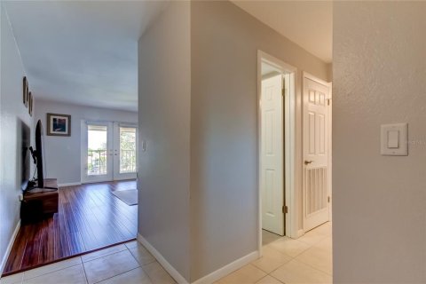 Condo in Saint Petersburg, Florida, 2 bedrooms  № 1883573 - photo 5