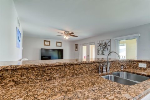 Condo in Saint Petersburg, Florida, 2 bedrooms  № 1883573 - photo 23