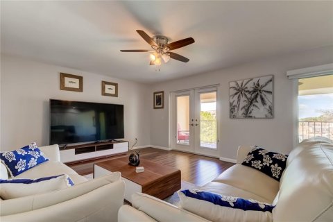 Condo in Saint Petersburg, Florida, 2 bedrooms  № 1883573 - photo 10