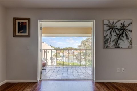 Condo in Saint Petersburg, Florida, 2 bedrooms  № 1883573 - photo 12