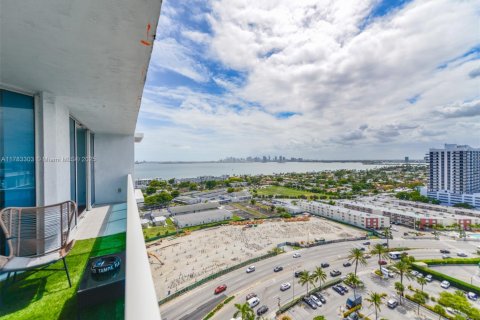 Condo in North Bay Village, Florida, 2 bedrooms  № 1728760 - photo 17