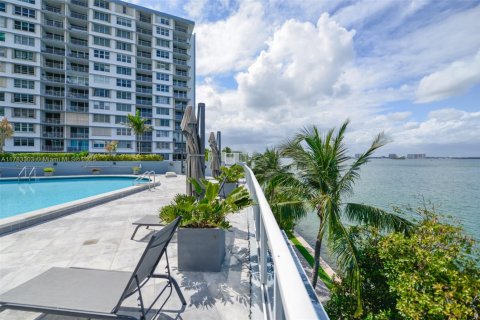 Condo in North Bay Village, Florida, 2 bedrooms  № 1728760 - photo 5