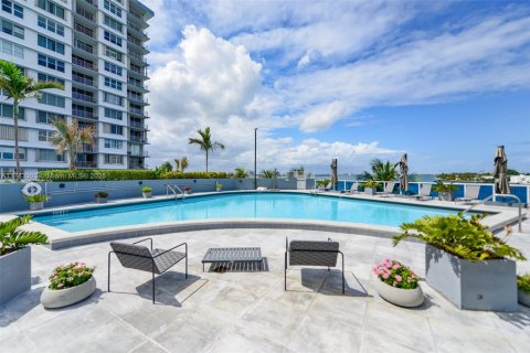 Condo in North Bay Village, Florida, 2 bedrooms  № 1728760 - photo 4
