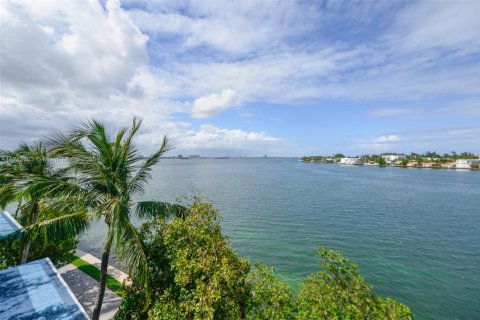 Condo in North Bay Village, Florida, 2 bedrooms  № 1728760 - photo 6