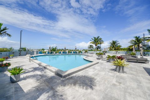 Condo in North Bay Village, Florida, 2 bedrooms  № 1728760 - photo 1