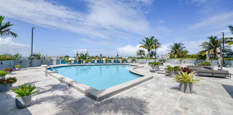 Condo in North Bay Village, Florida, 2 bedrooms № 1728760