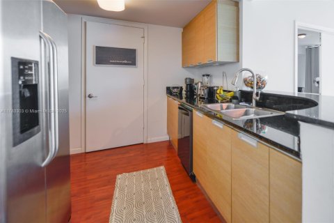Condo in North Bay Village, Florida, 2 bedrooms  № 1728760 - photo 25
