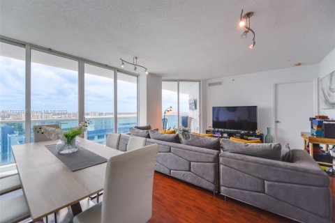 Condo in North Bay Village, Florida, 2 bedrooms  № 1728760 - photo 19