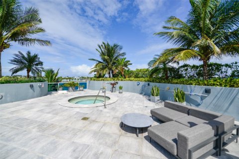 Condo in North Bay Village, Florida, 2 bedrooms  № 1728760 - photo 9