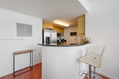 Condo in North Bay Village, Florida, 2 bedrooms  № 1728760 - photo 24