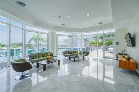 Condo in North Bay Village, Florida, 2 bedrooms  № 1728760 - photo 14