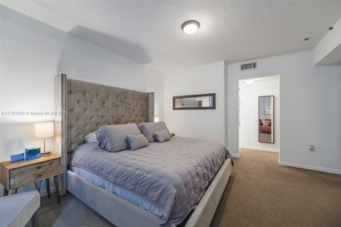 Condo in North Bay Village, Florida, 2 bedrooms  № 1728760 - photo 30