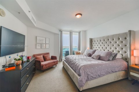 Condo in North Bay Village, Florida, 2 bedrooms  № 1728760 - photo 29
