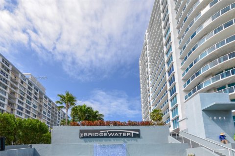 Condo in North Bay Village, Florida, 2 bedrooms  № 1728760 - photo 2