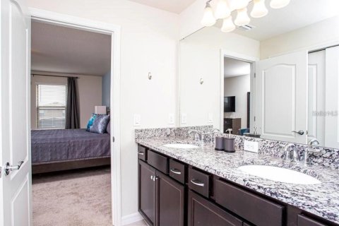 Townhouse in Kissimmee, Florida 5 bedrooms, 210.24 sq.m. № 1548175 - photo 21