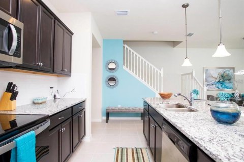 Townhouse in Kissimmee, Florida 5 bedrooms, 210.24 sq.m. № 1548175 - photo 7