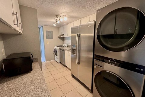 Condo in Altamonte Springs, Florida, 2 bedrooms № 2214162 - photo 6