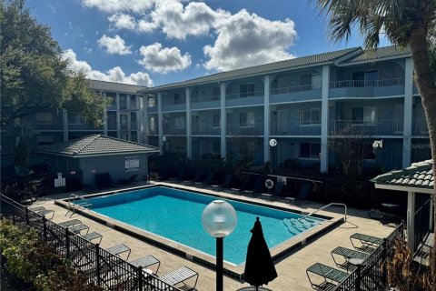 Condo in Altamonte Springs, Florida, 2 bedrooms № 2214162 - photo 15
