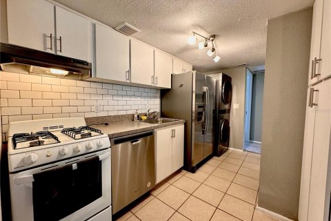 Condo in Altamonte Springs, Florida, 2 bedrooms № 2214162 - photo 5